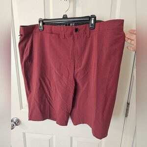 7 DIAMONDS 4 Waist Red Light Weight Momentum Performance Men's Shorts NWT